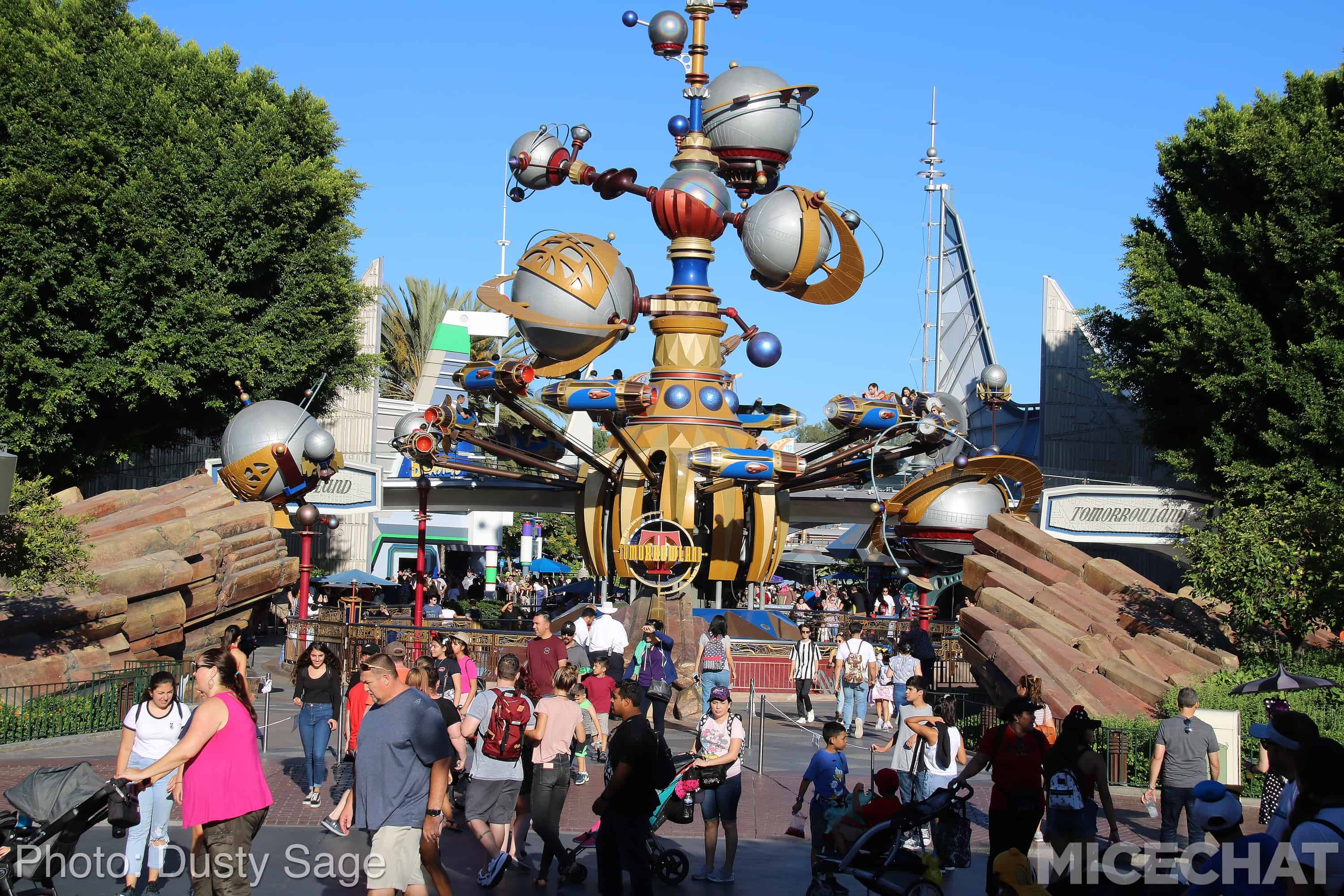 , Disneyland News and Photo Update – The Walls of Change