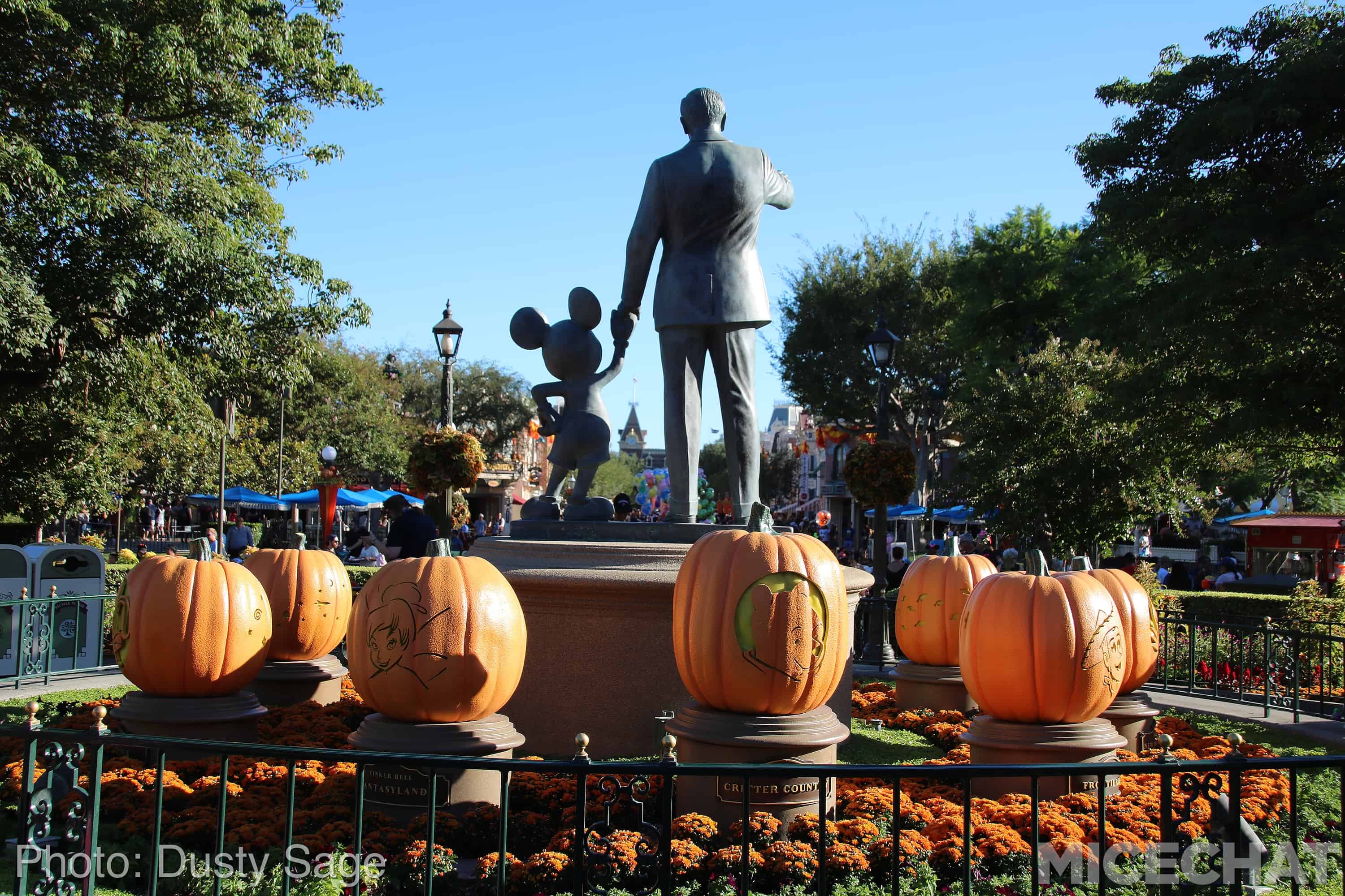 , Disneyland News and Photo Update – The Walls of Change