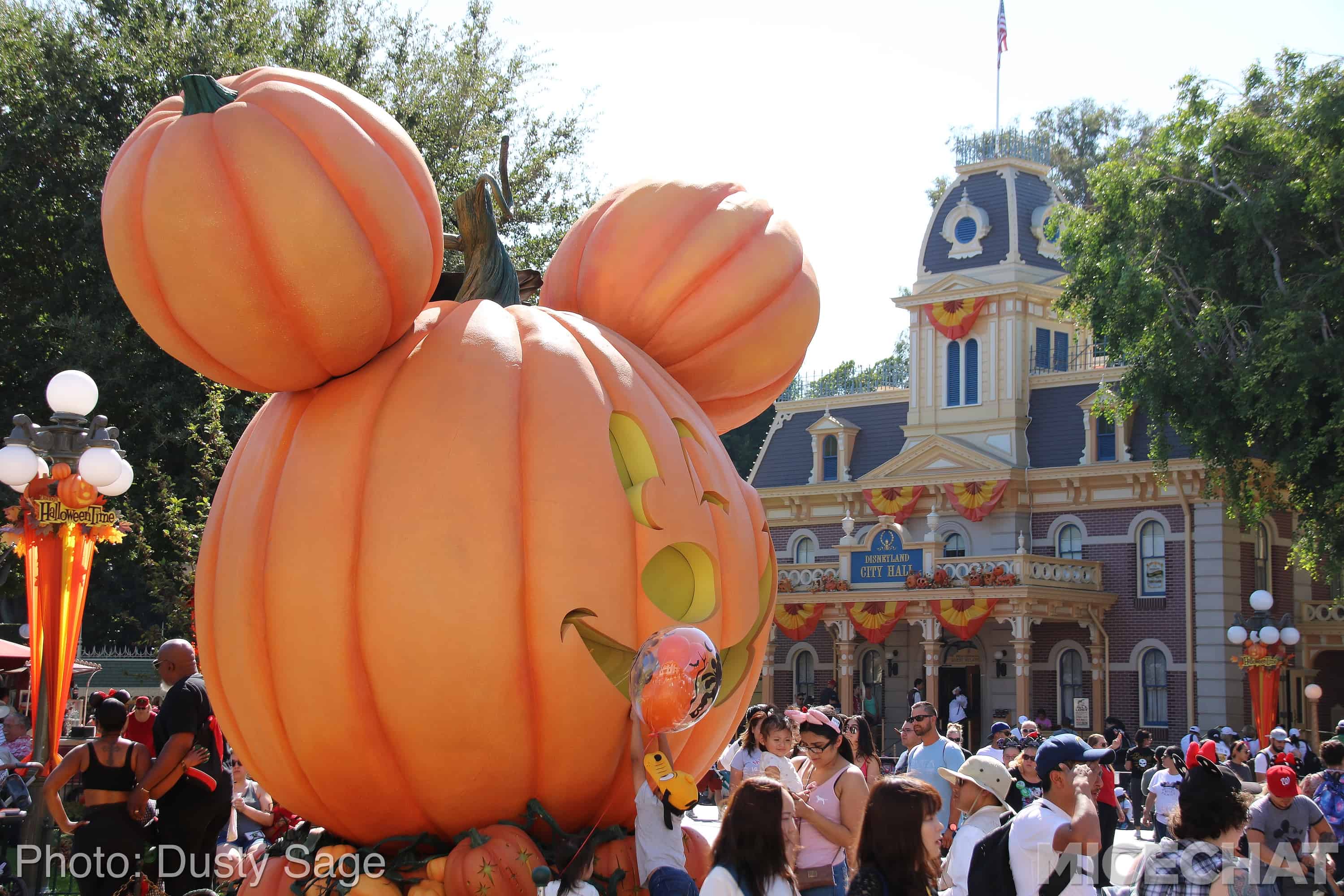 , Disneyland Update &#8211; Fall in Line