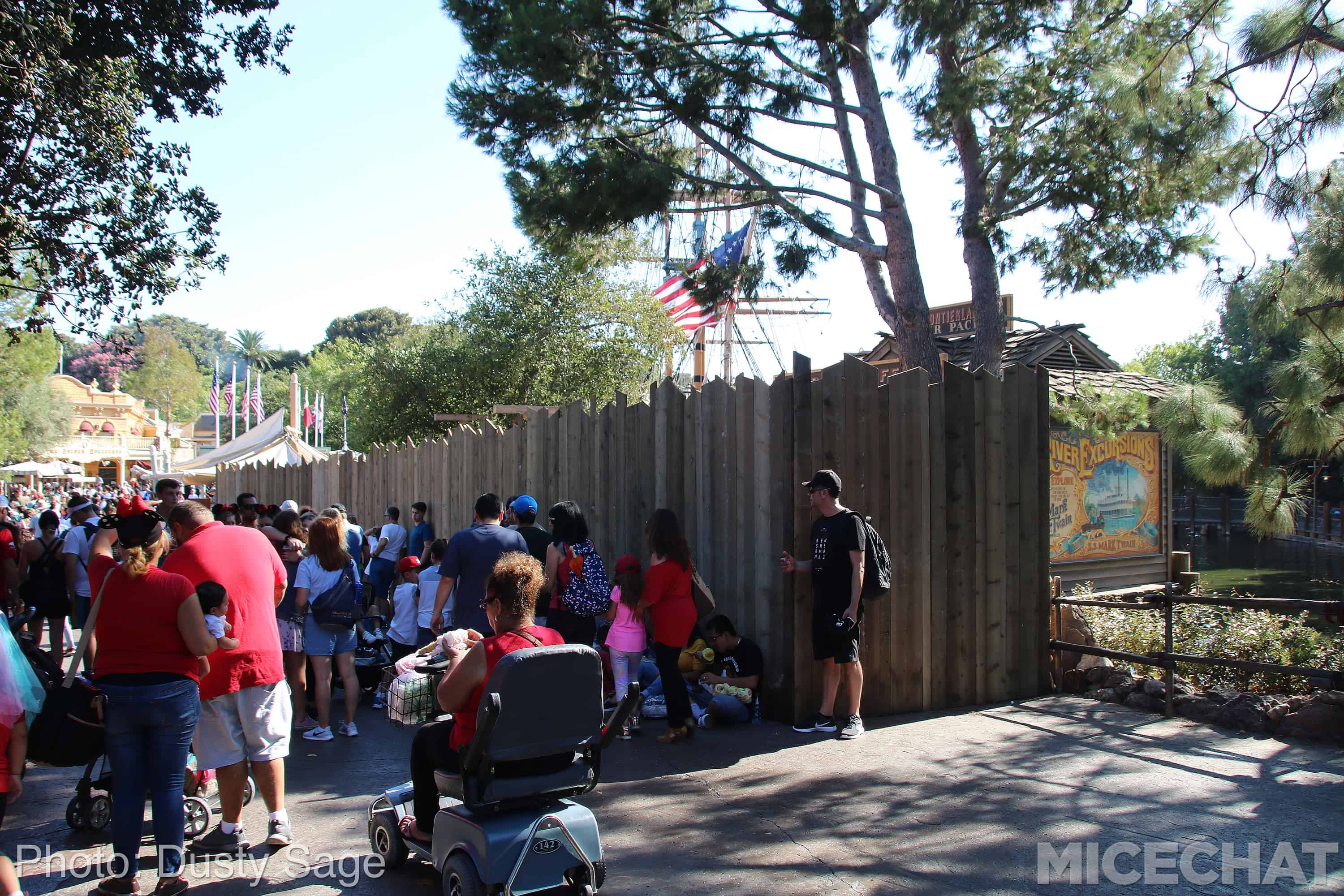 , Disneyland Update &#8211; Fall in Line