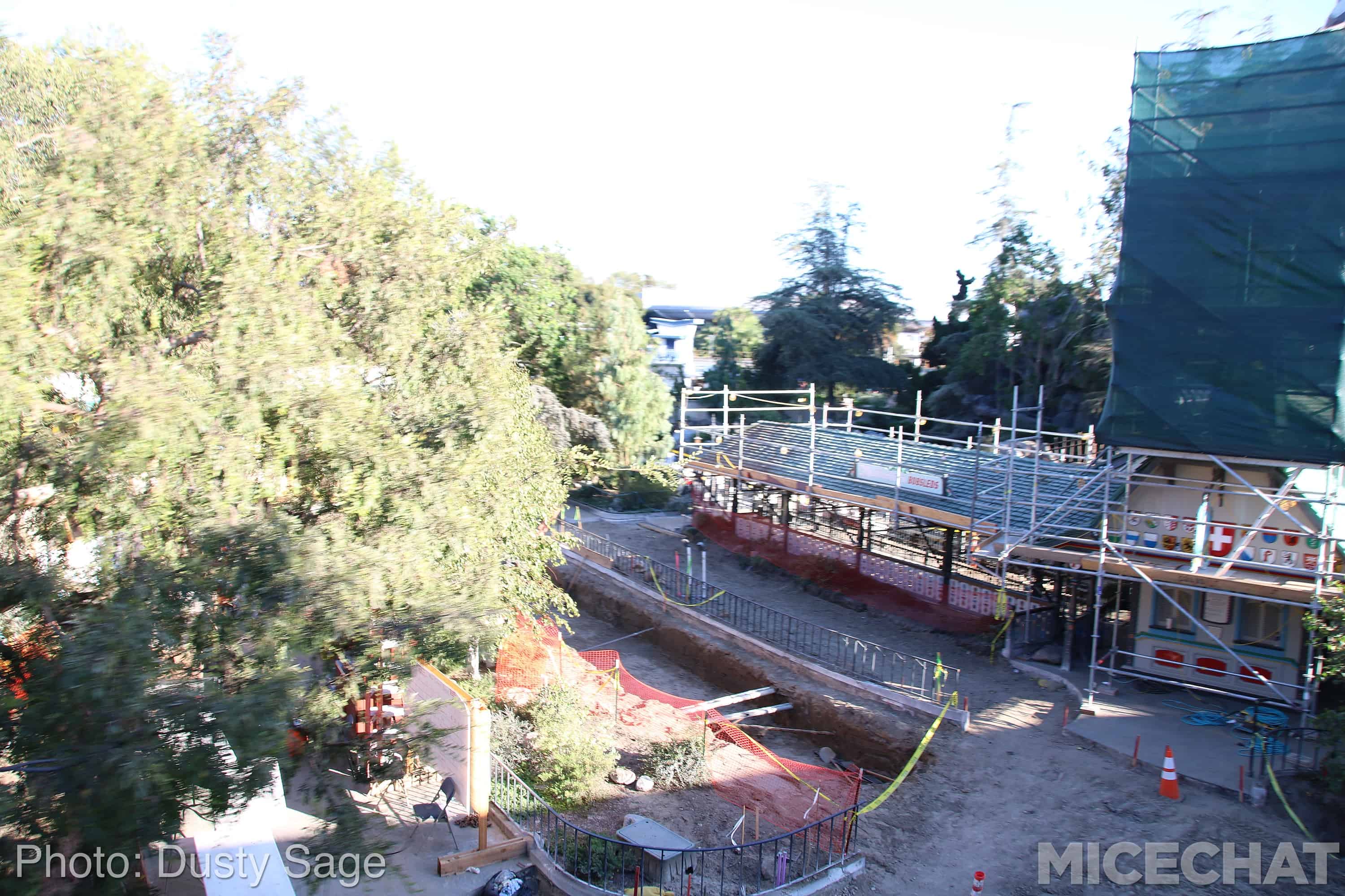 , Disneyland Update &#8211; Fall in Line