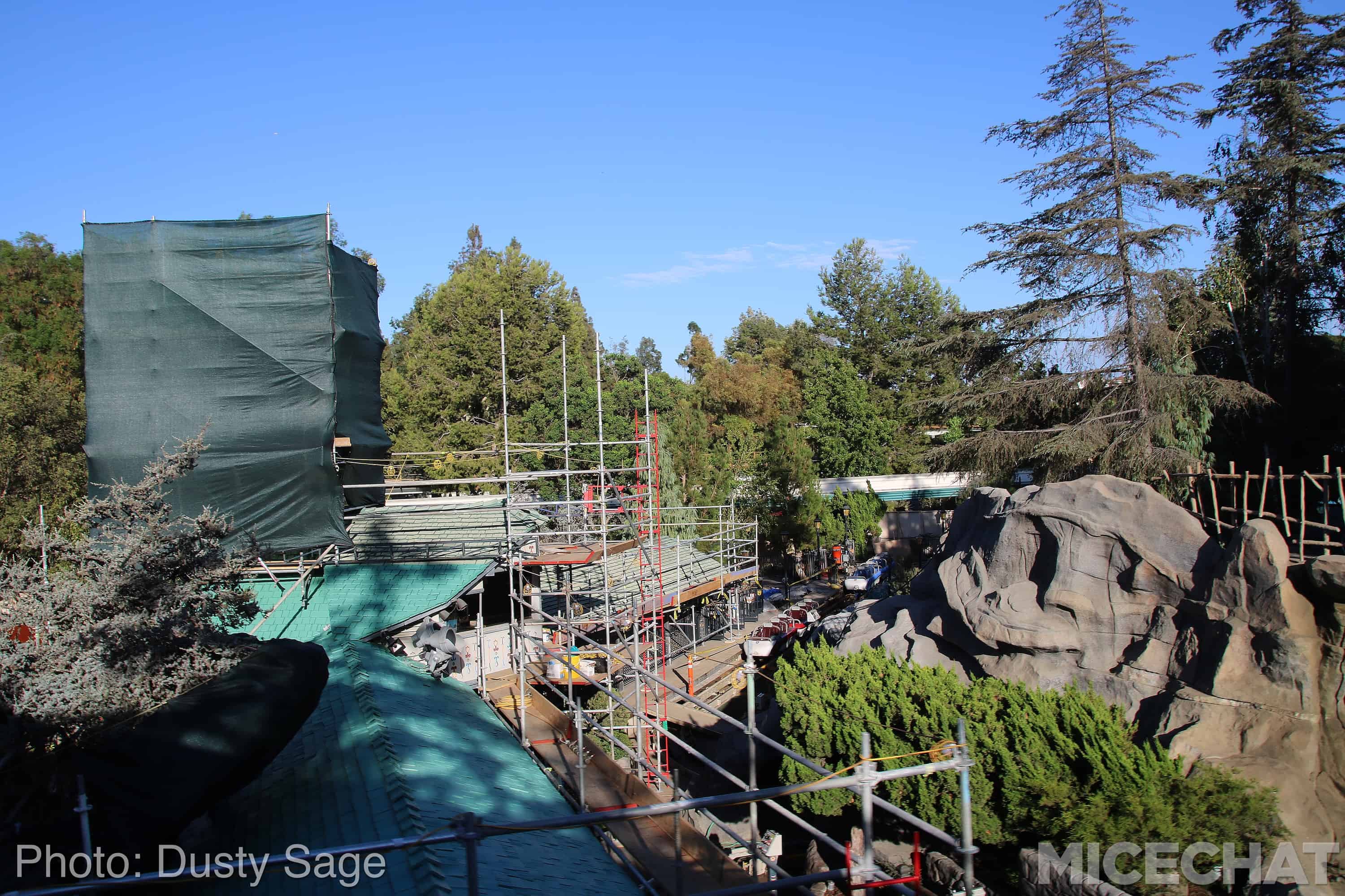 , Disneyland Photo Updates: Fall Into Construction Walls