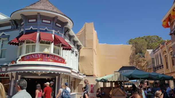 , Disneyland Photo Updates: Fall Into Construction Walls