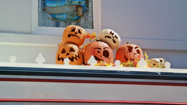 , Disneyland Photo Updates: Fall Into Construction Walls