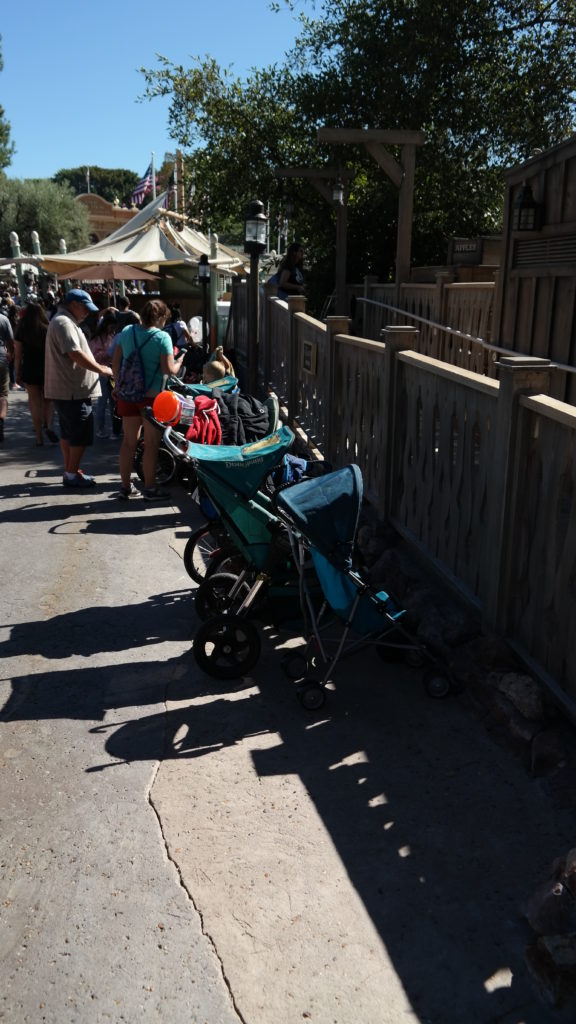 , Disneyland Photo Updates: Fall Into Construction Walls