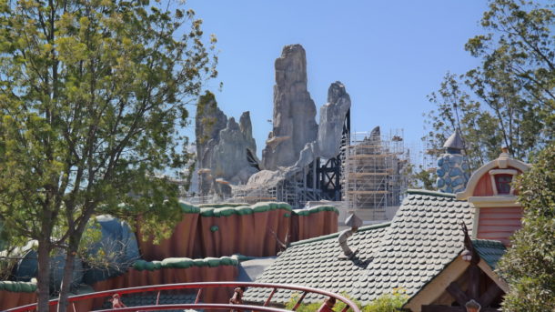 , Disneyland Photo Updates: Fall Into Construction Walls