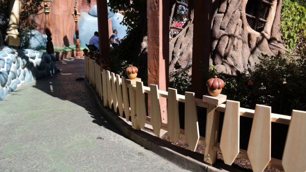 , Disneyland Photo Updates: Fall Into Construction Walls