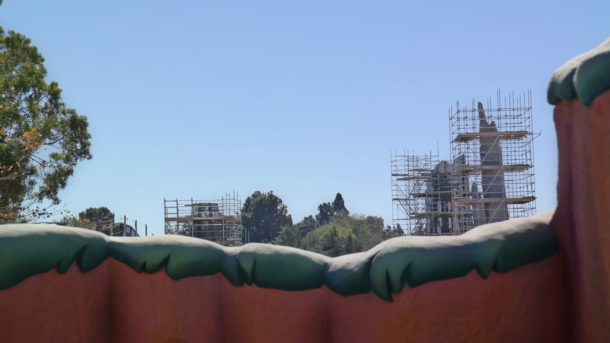 , Disneyland Photo Updates: Fall Into Construction Walls