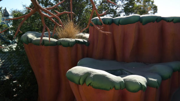 , Disneyland Photo Updates: Fall Into Construction Walls