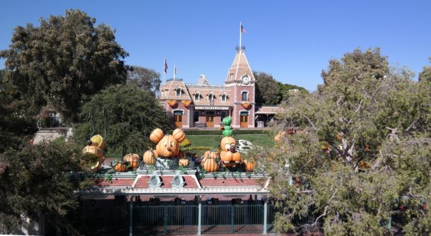 , Disneyland Photo Updates: Fall Into Construction Walls