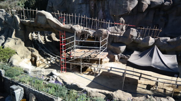 , Disneyland Photo Updates: Fall Into Construction Walls