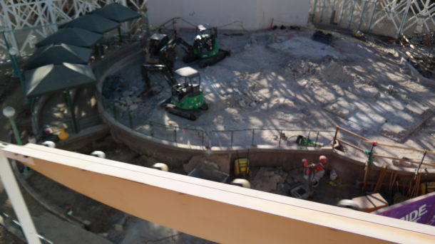 , Disneyland Photo Updates: Fall Into Construction Walls