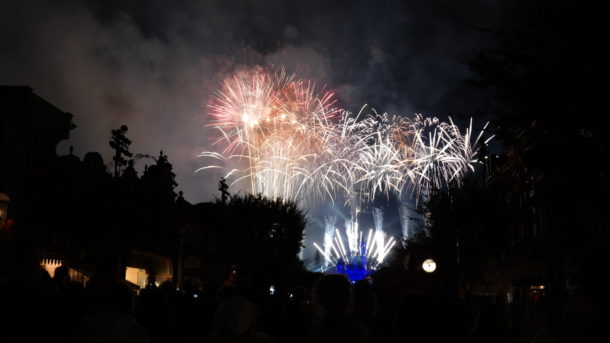 , Disneyland Photo Updates: Fall Into Construction Walls