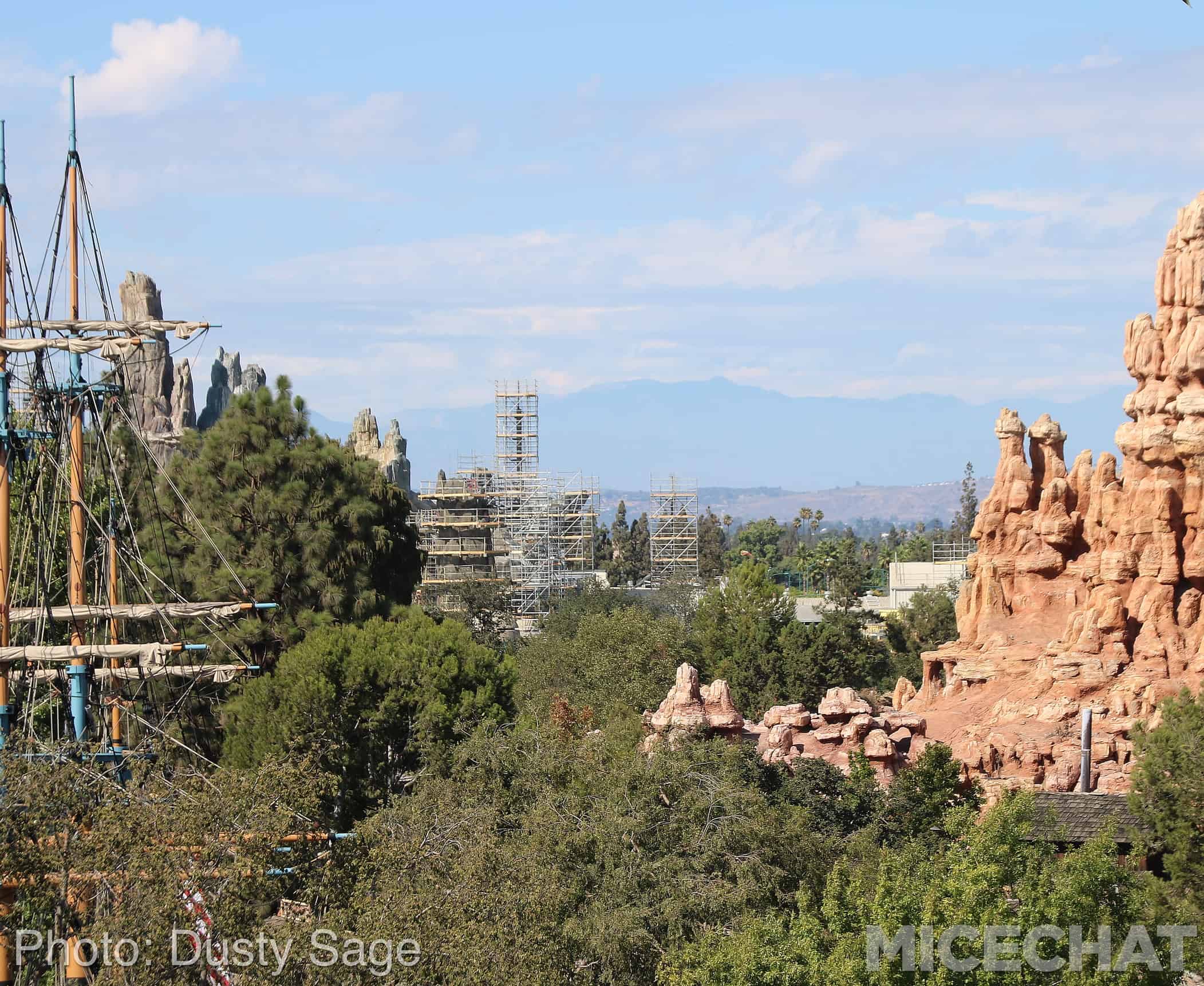 , Disneyland Photo Updates: Fall Into Construction Walls