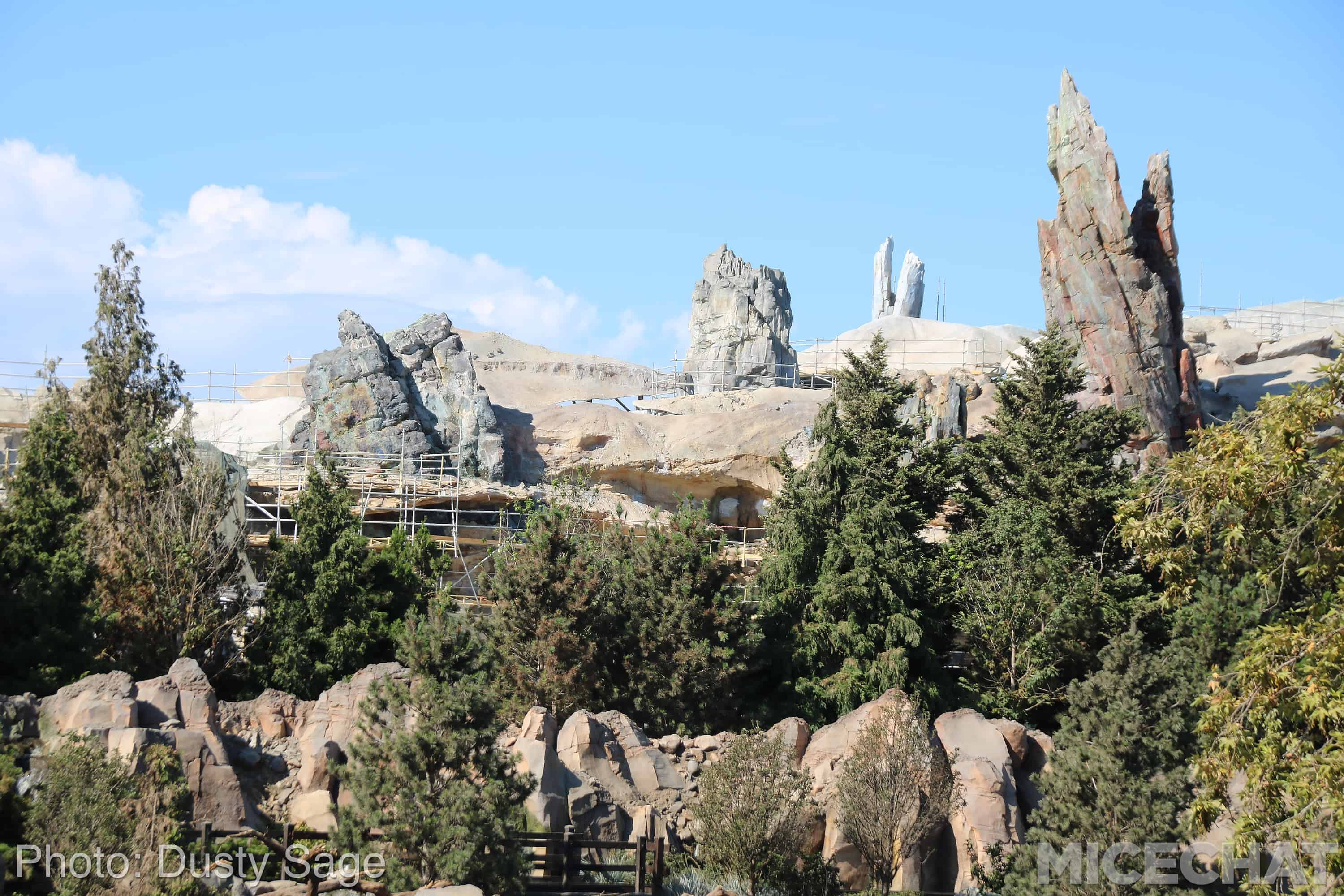 , Disneyland Photo Updates: Fall Into Construction Walls