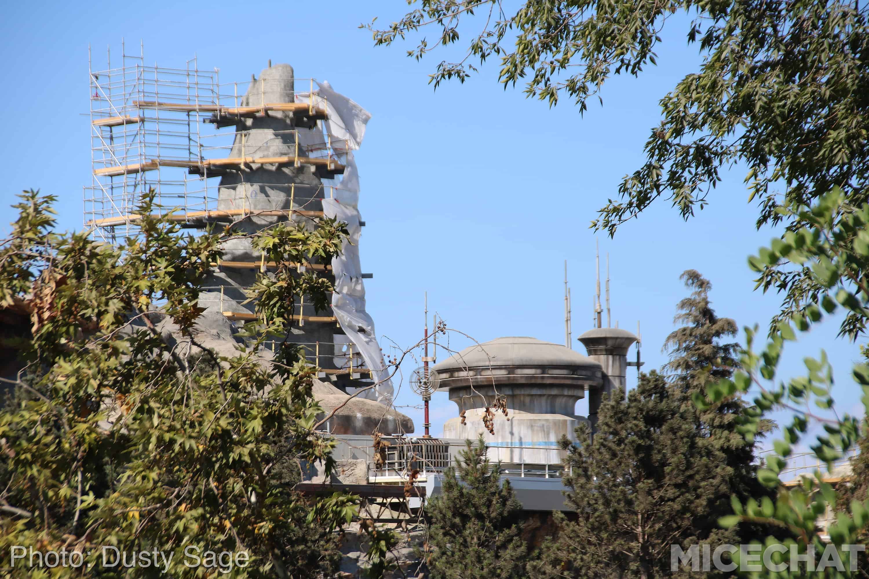 , Disneyland Photo Updates: Fall Into Construction Walls