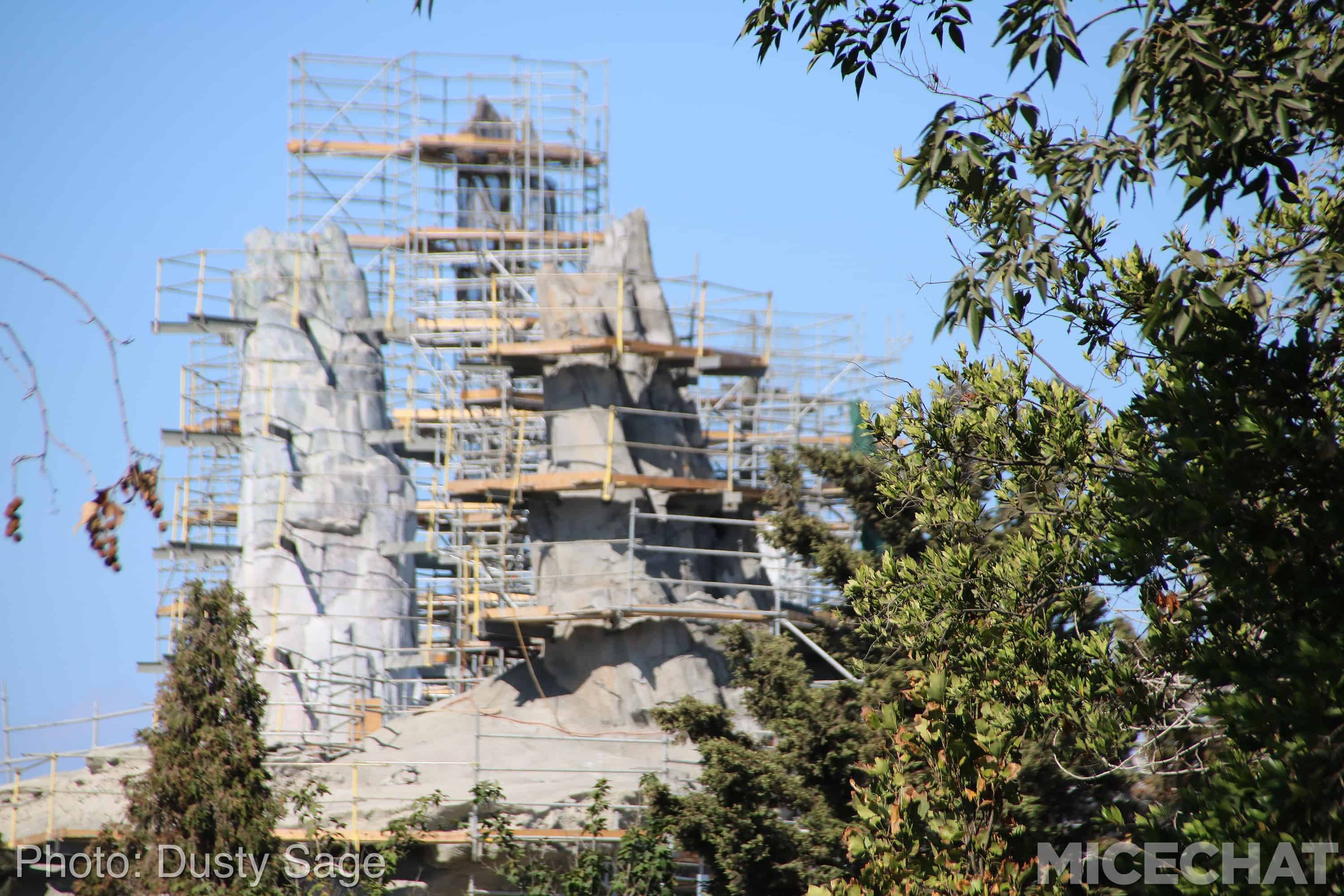 , Disneyland Photo Updates: Fall Into Construction Walls