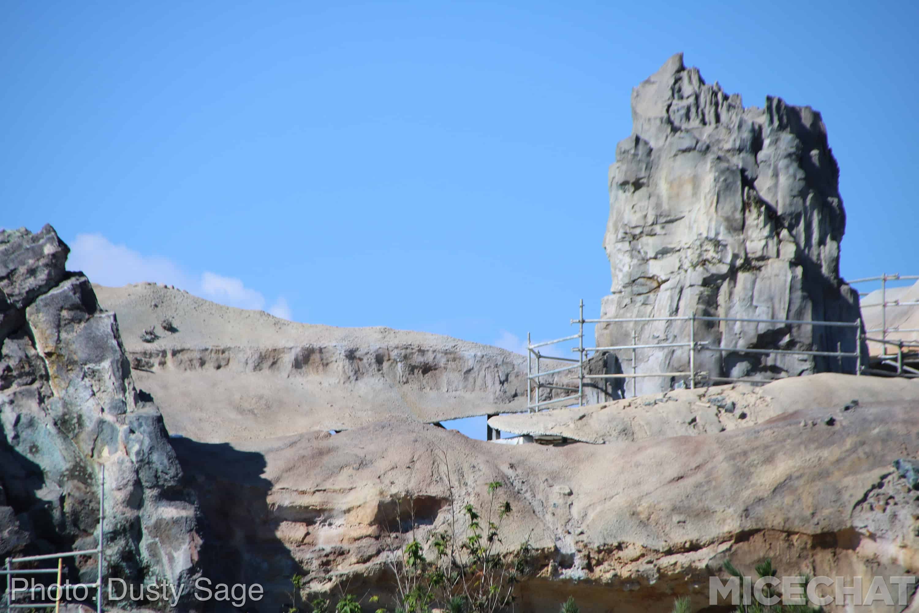 , Disneyland Photo Updates: Fall Into Construction Walls