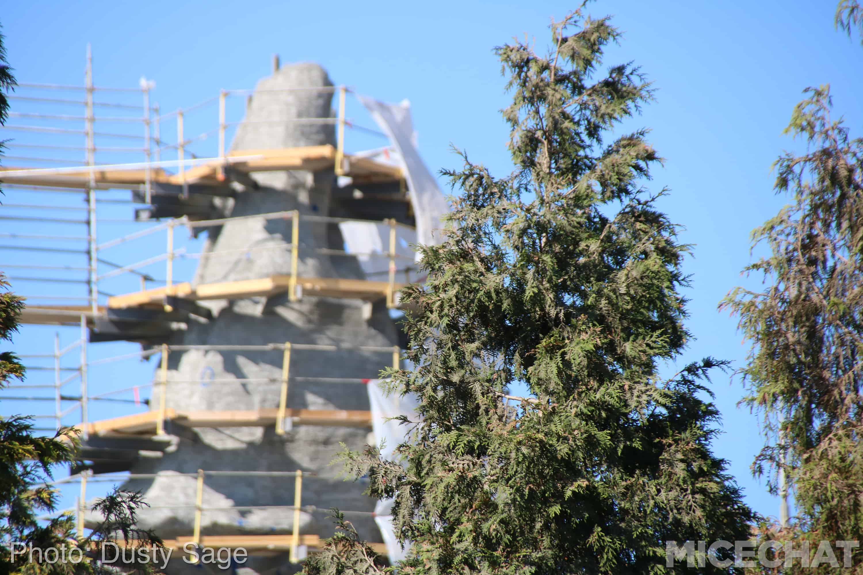 , Disneyland Photo Updates: Fall Into Construction Walls