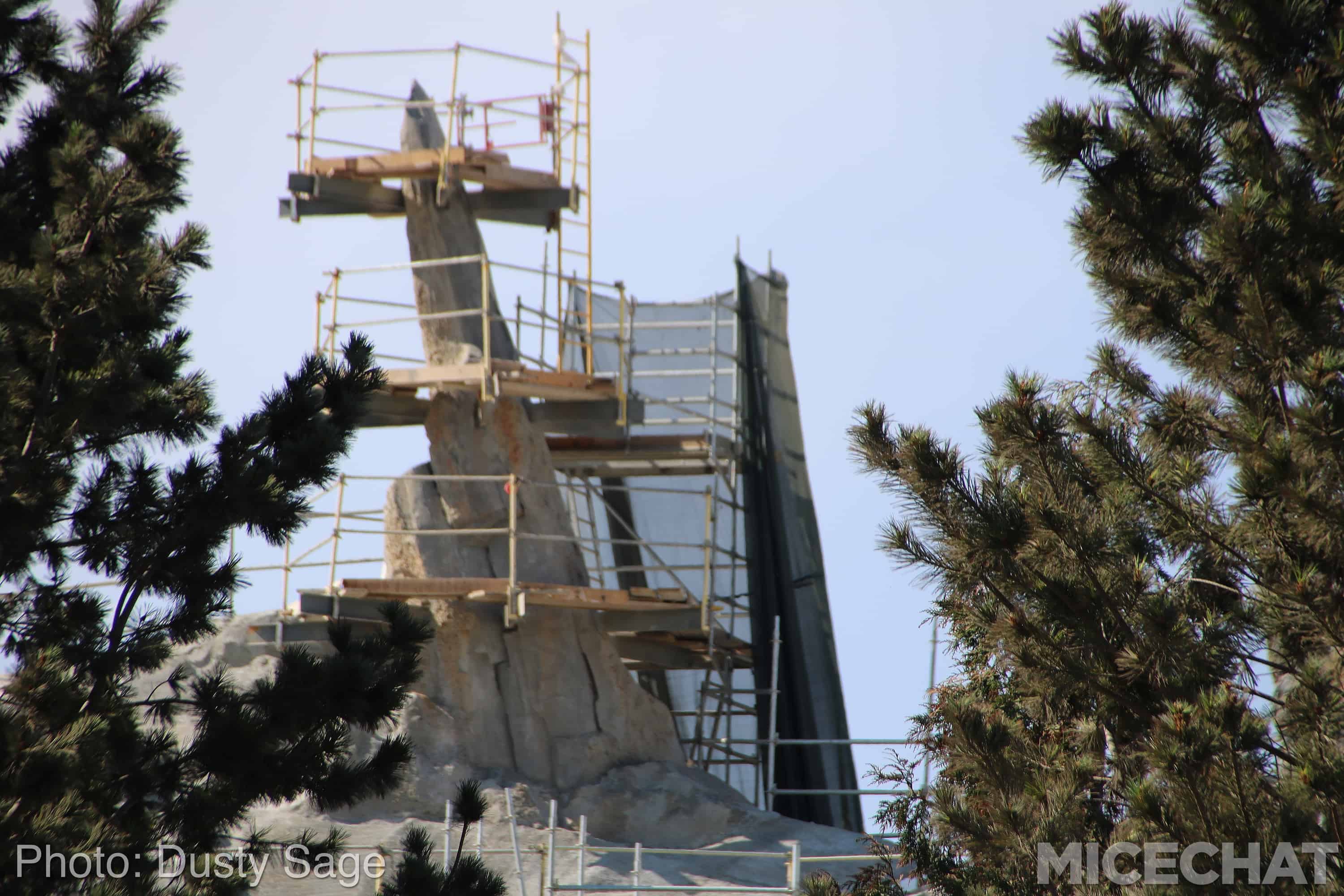 , Disneyland Photo Updates: Fall Into Construction Walls