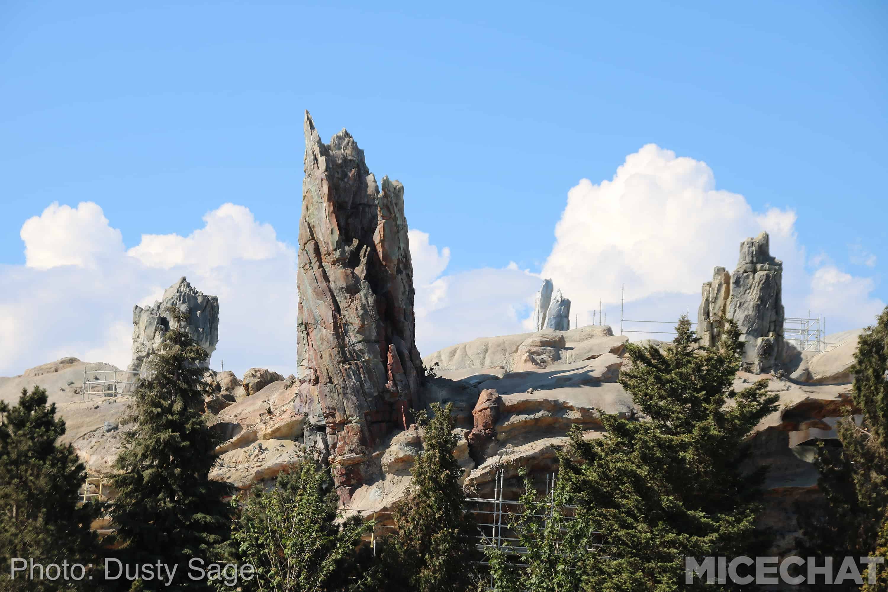 , Disneyland Photo Updates: Fall Into Construction Walls