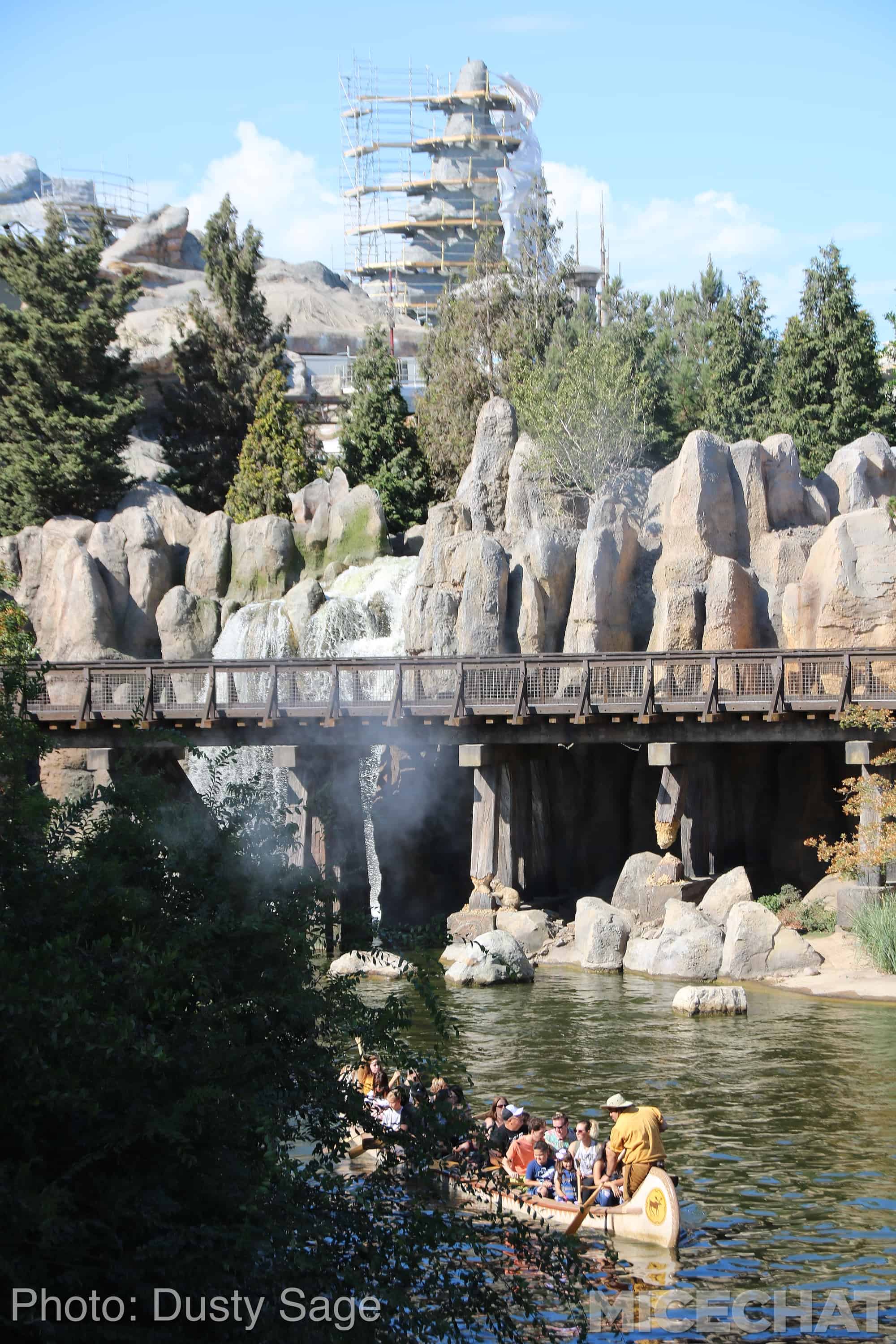 , Disneyland Photo Updates: Fall Into Construction Walls