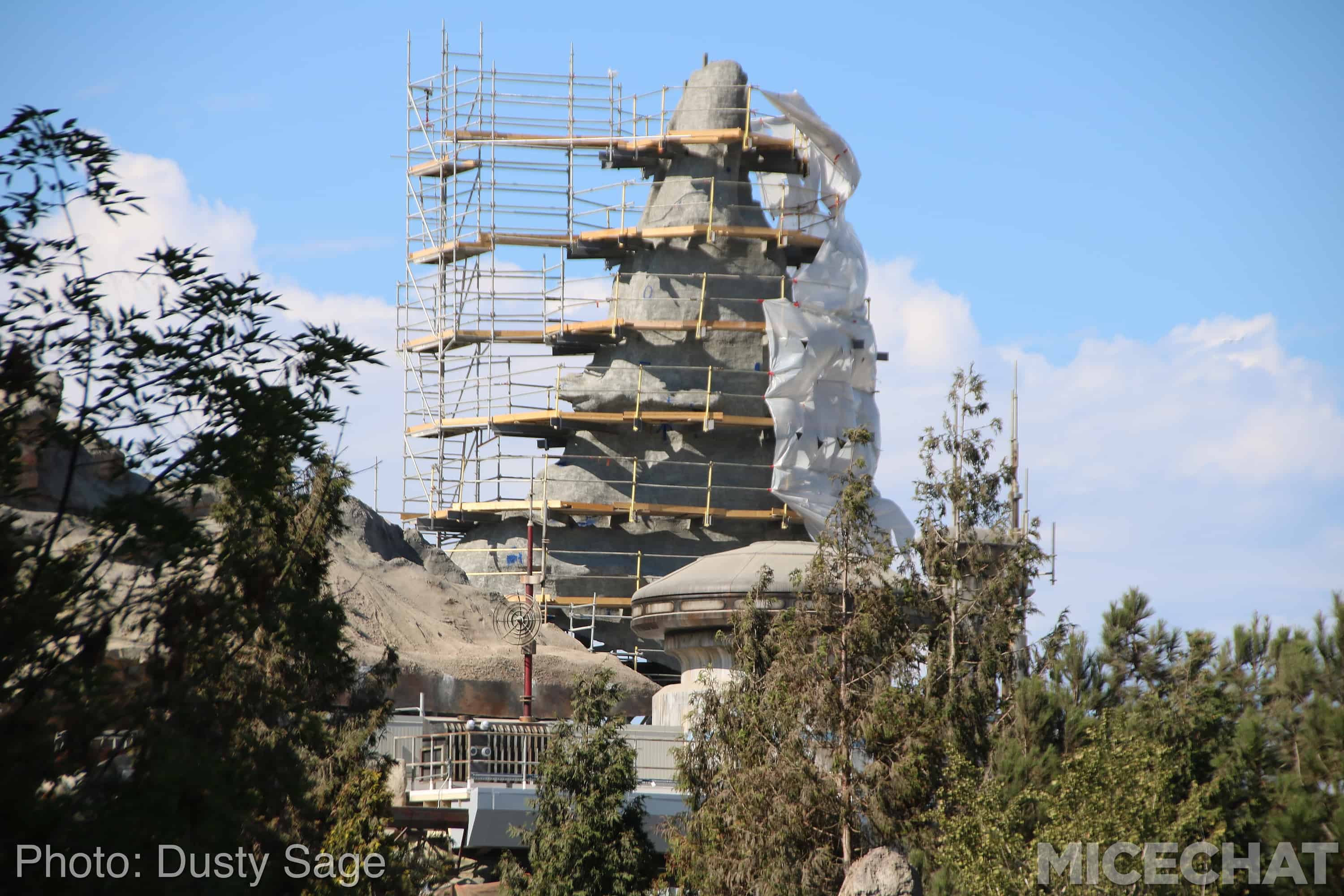 , Disneyland Photo Updates: Fall Into Construction Walls