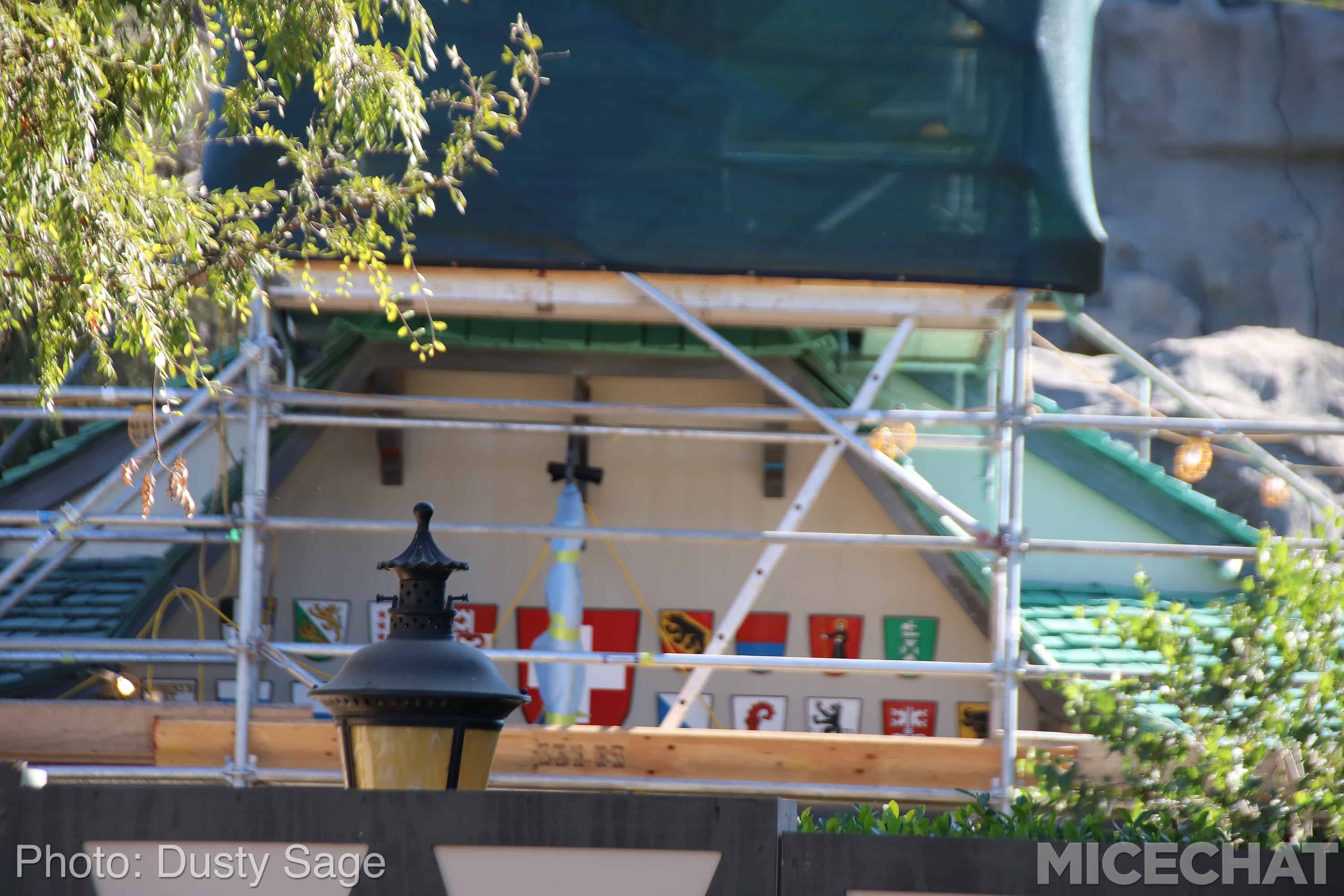 , Disneyland Photo Updates: Fall Into Construction Walls