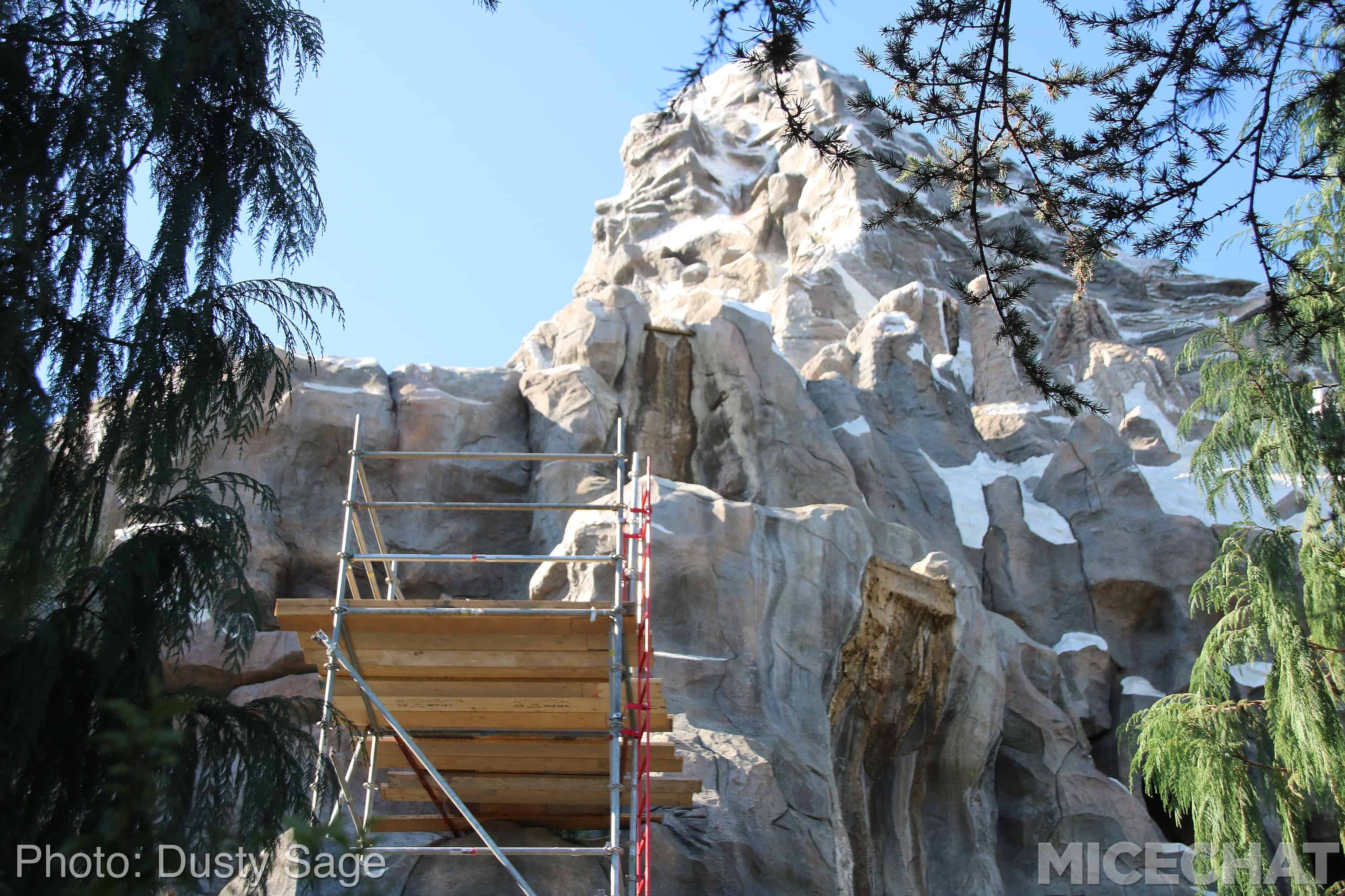 , Disneyland Photo Updates: Fall Into Construction Walls