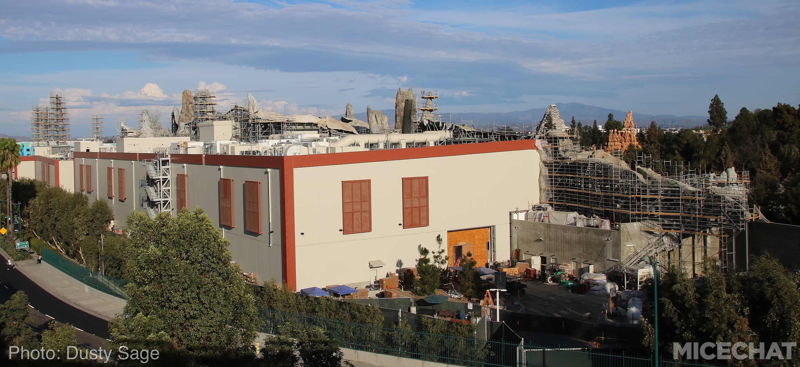 , Disneyland Photo Updates: Fall Into Construction Walls