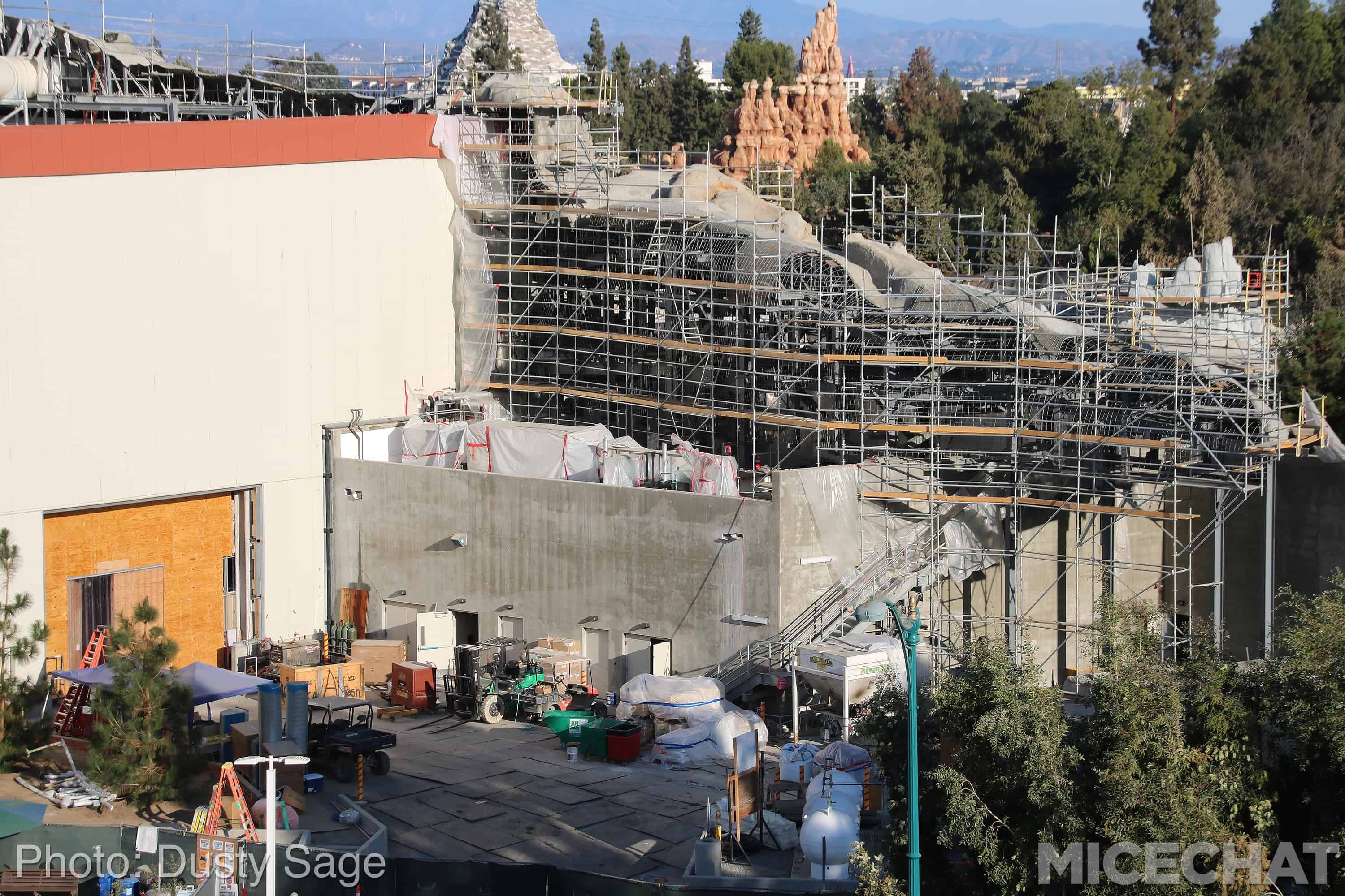 , Disneyland Photo Updates: Fall Into Construction Walls