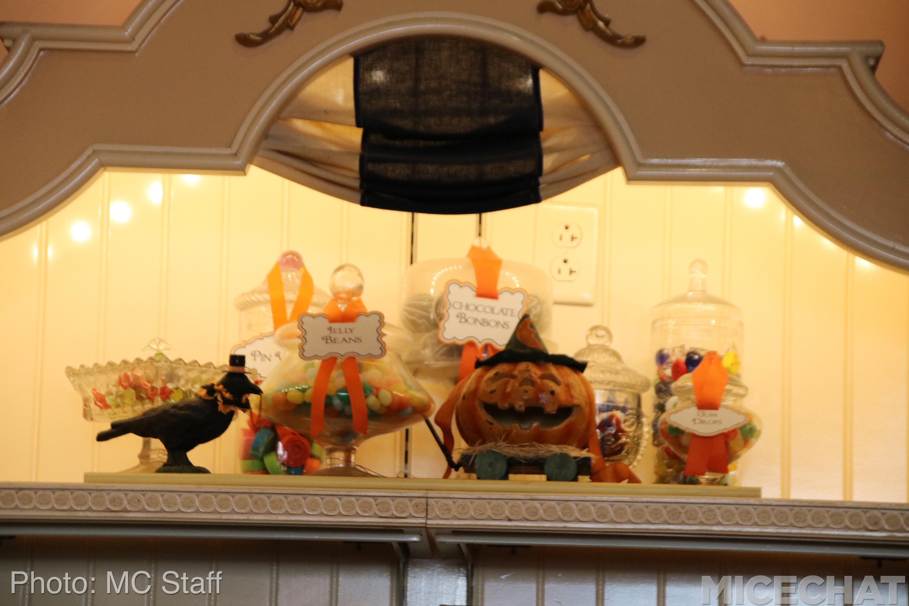 , Disneyland Resort Update: Christmas and Projects About to Unwrap