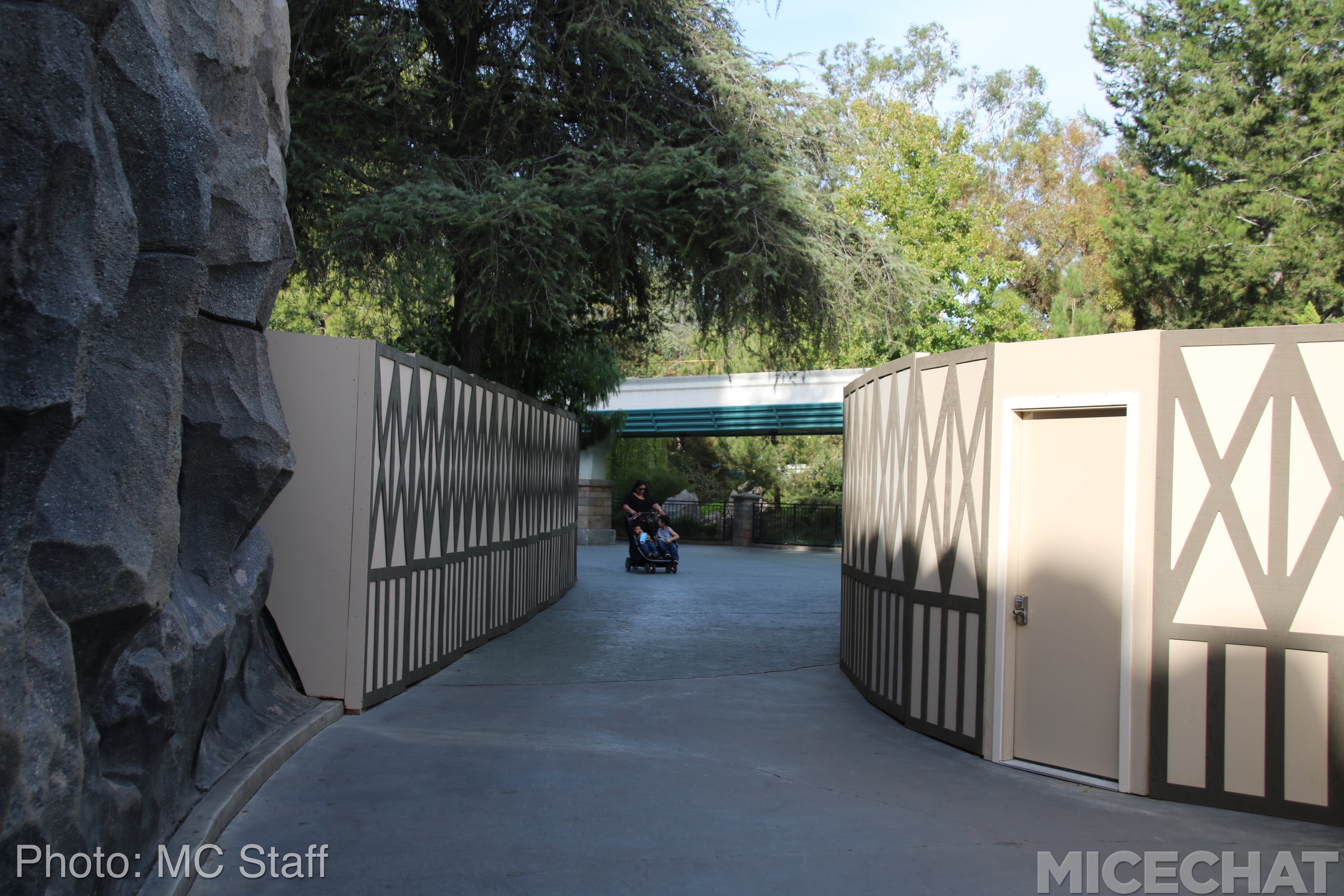 , Disneyland Resort Update: Christmas and Projects About to Unwrap