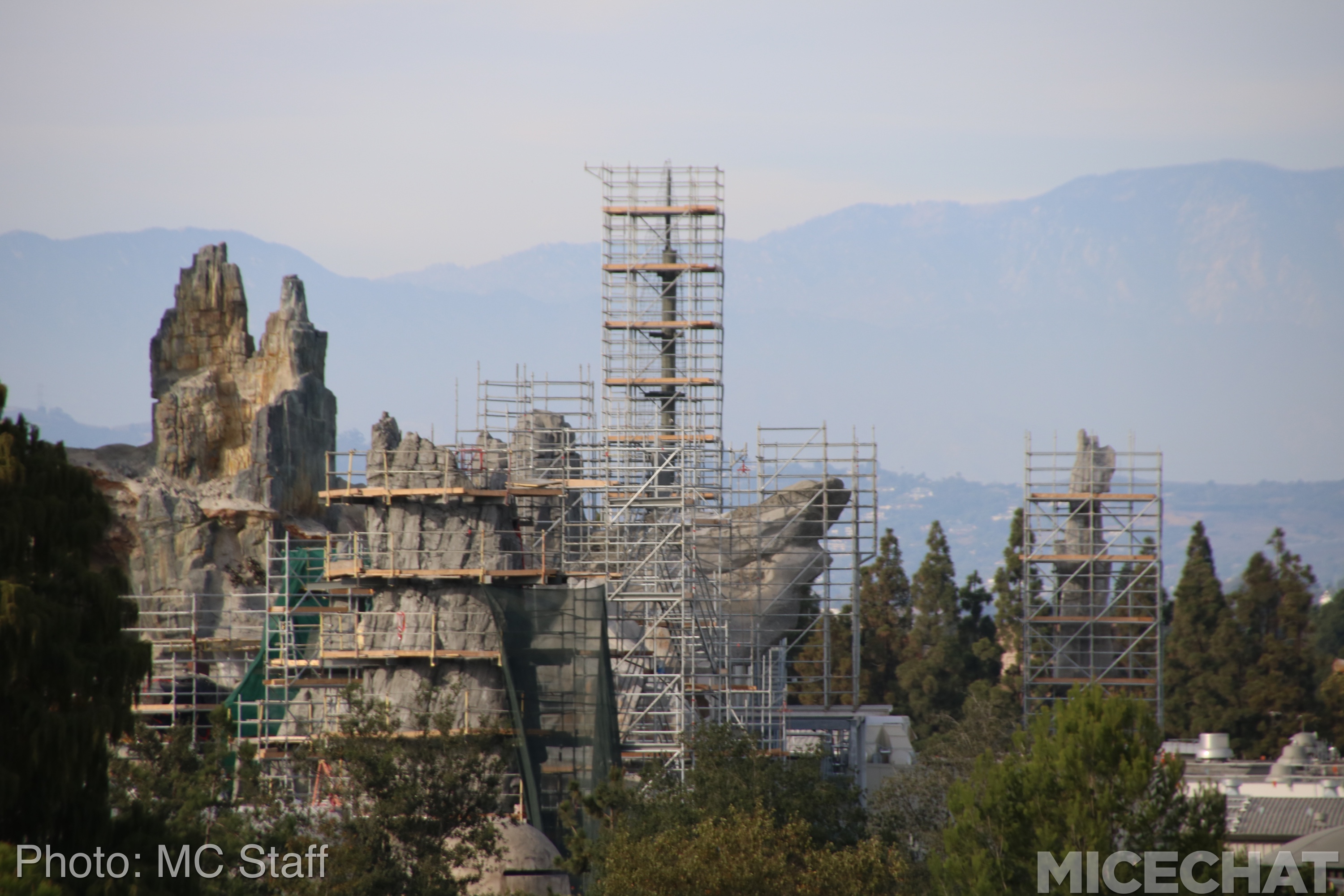 , Disneyland Resort Update: Christmas and Projects About to Unwrap