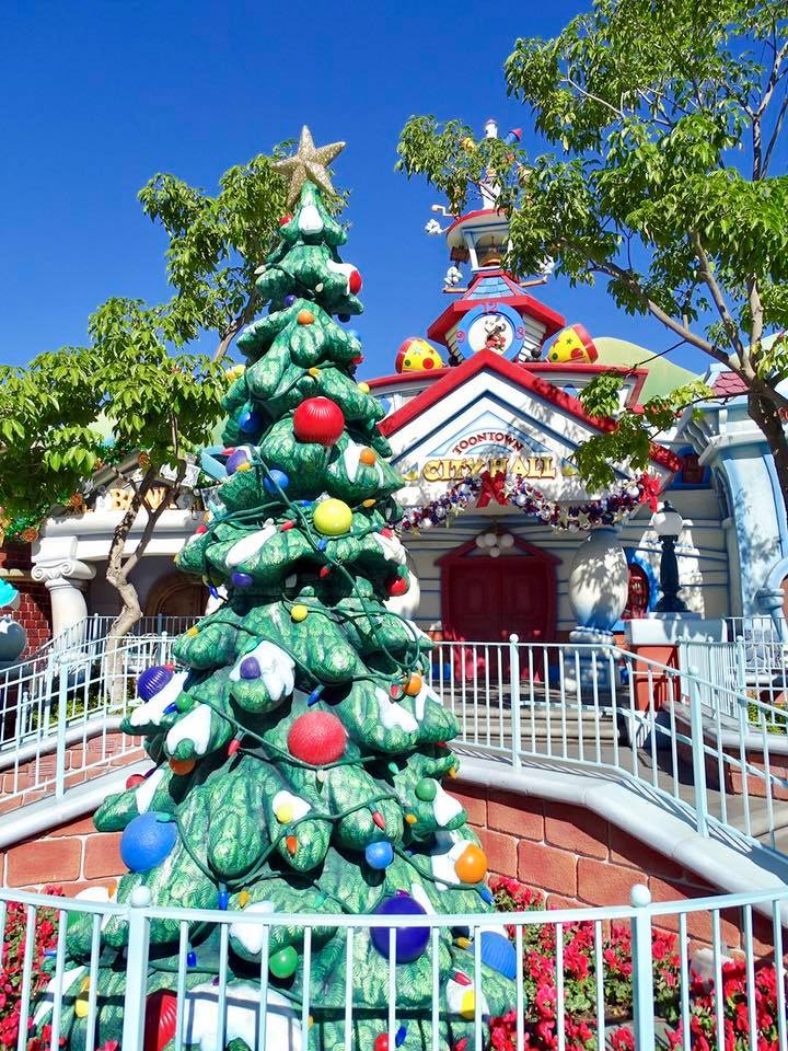 , Disneyland Resort Update: Christmas and Projects About to Unwrap