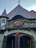 disneyland-Holiday-Food-Red-Rose