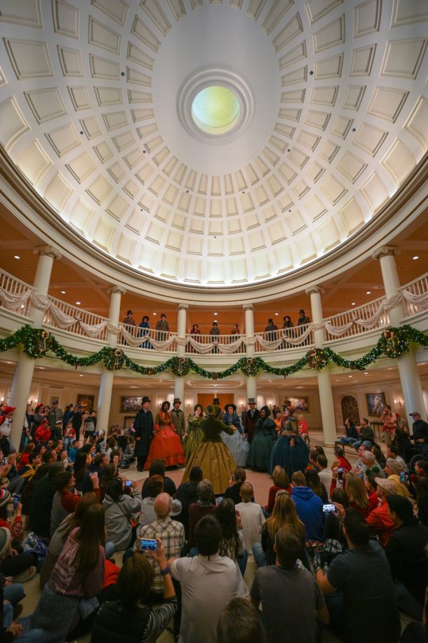 , Dateline Disney World – Holiday Echo
