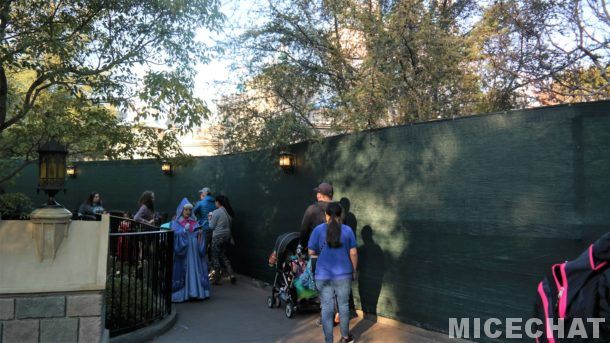 , Disneyland Photo Update: Mickey is Getting His Ears On