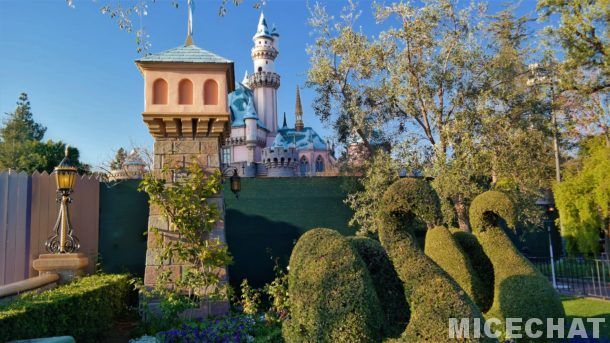 , Disneyland Photo Update: Mickey is Getting His Ears On