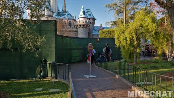 , Disneyland Photo Update: Mickey is Getting His Ears On