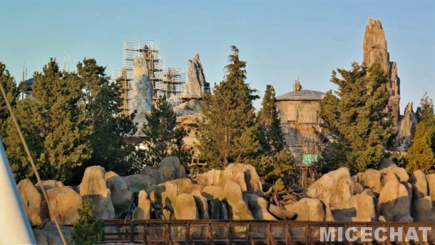 , Disneyland Photo Update: Mickey is Getting His Ears On