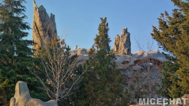 , Disneyland Photo Update: Mickey is Getting His Ears On