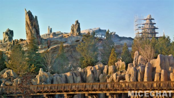 , Disneyland Photo Update: Mickey is Getting His Ears On