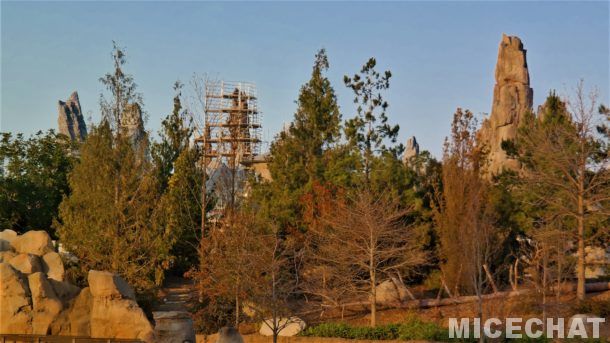 , Disneyland Photo Update: Mickey is Getting His Ears On