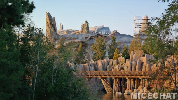 , Disneyland Photo Update: Mickey is Getting His Ears On