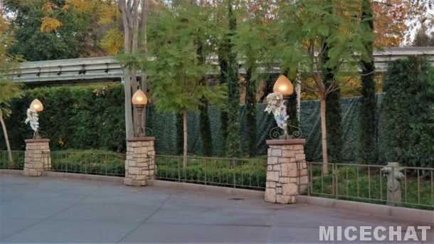 , Disneyland Photo Update: Mickey is Getting His Ears On