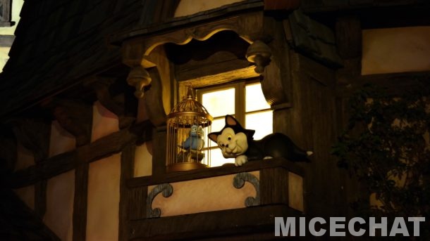 , Disneyland Photo Update: Mickey is Getting His Ears On