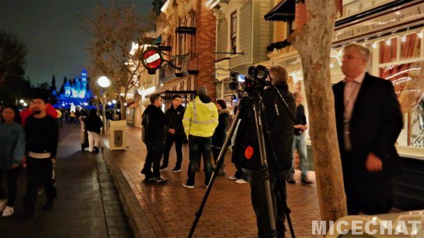 , Disneyland Photo Update: Mickey is Getting His Ears On