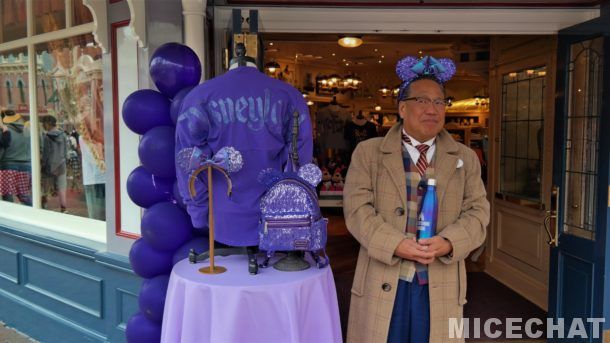 , Disneyland Photo Update: Mickey is Getting His Ears On