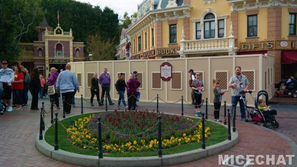 , Disneyland Photo Update: Mickey is Getting His Ears On